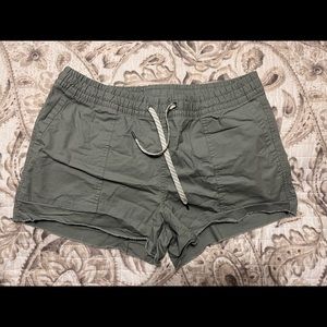 NWOT Vuori shorts